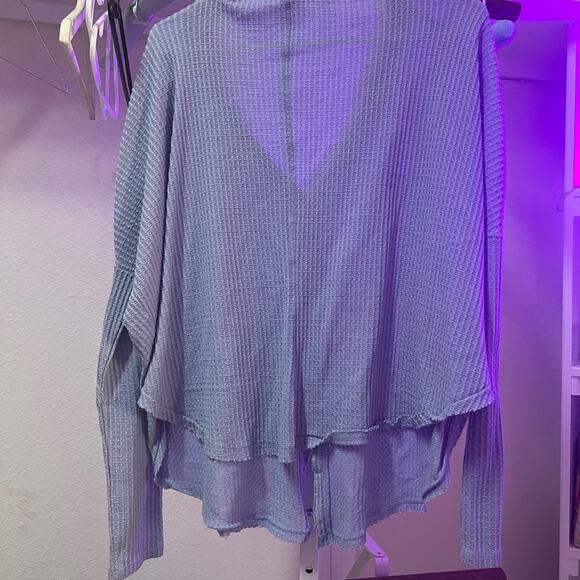 Urban Outfitters Light Blue Waffle Knit Long Sleeve Button Down - Picture 4 of 4